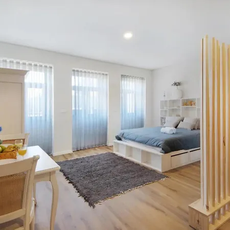 - - 5 Apartment *