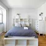 - - 5 Apartmán *