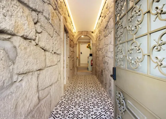 - - 5 Appartement Porto